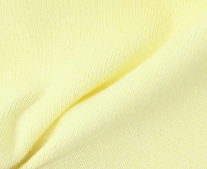 Primer plano detallado de la textura de punto amarillo limón y patrones tejidos finos