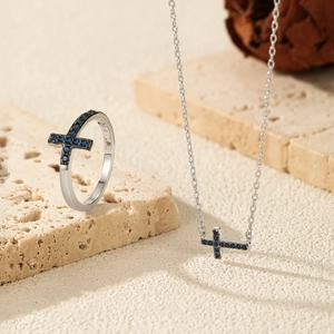 Ensemble élégant en argent sterling S925 avec bague croix et collier aux zircons bleus