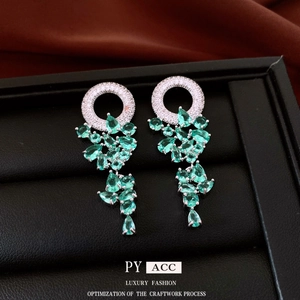 Silver-plated emerald green zircon tassel earrings with a vintage royal palace design