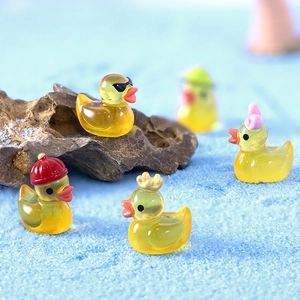 Miniature glowing resin duck set with sunglasses and crown for micro landscape decor