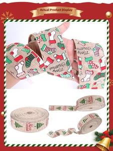 Vue détaillée de rubans de Noël en imitation lin avec motifs de chaussettes et sapins
