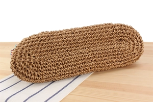 Detail view of the hand-woven oval base of this vintage paper rope beach shoulder bag