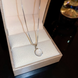 Minimalist Round Cat's Eye Pendant Necklace Alloy Silver Plated Clavicle Chain Elegant Geometric Jewelry For Women