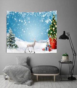 Tapisserie de Noël avec décor de nuit étoilée, sapin festif et motif de renne