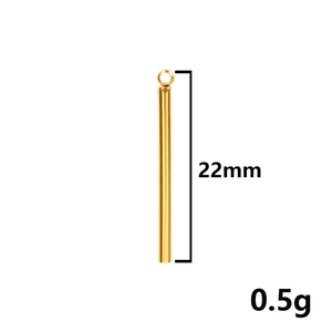 Detailed macro view of 22mm gold cylindrical pendant showing size and 0.5g weight metrics