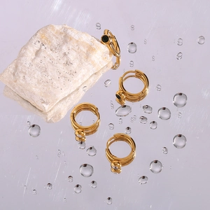Minimalist 18K gold-plated stainless steel hoop earrings with round black gemstone