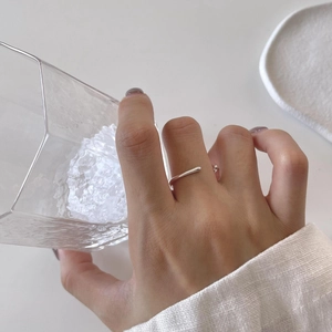 Minimalist silver irregular streamline ring worn on hand with cool aesthetic style