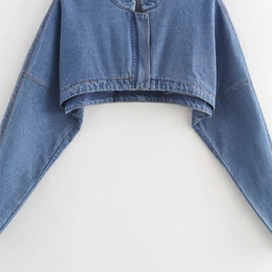Short blue washed denim jacket shrug for women with retro long sleeve cropped fit