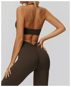 Detail of high-waisted yoga leggings with V-shaped back seam for butt-lifting effect