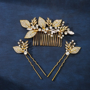 Dreiteiliges Braut-Haarschmuck-Set aus goldenem Metall und Strass auf blauem Grund