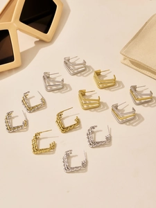 Detailed set of geometric C-shaped hoop earrings in gold and silver metallic finishes