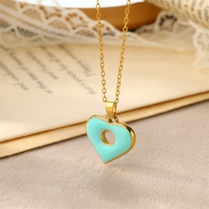 Collier en acier inoxydable plaqué or 18 carats avec pendentif coeur en émail turquoise