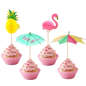 Detail der Ananas und Flamingo Tortenstecker für Partykuchen und Cocktails