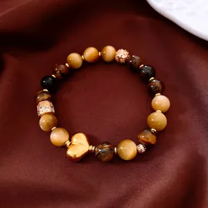 Bracciale di perle occhio di tigre con ciondolo a cuore placcato oro 18k su seta rossa