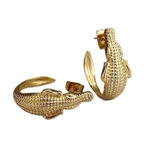 Elegantes pendientes de aro dorados con forma de cocodrilo y acabado brillante detallado
