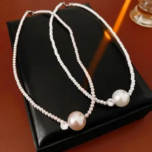 Französische Vintage Perlenkette mit Zirkonia auf schwarzer Lederbox präsentiert