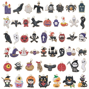 Set de colgantes de Halloween en aleación esmaltada con fantasmas, calabazas y castillo