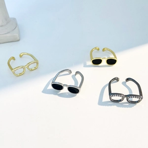 Detail of adjustable creative spectacle rings with rhinestones in gold, silver and gun black