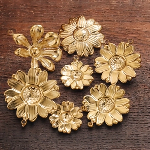 18K gold plated stainless steel sunflower and daisy charms for DIY jewelry making
