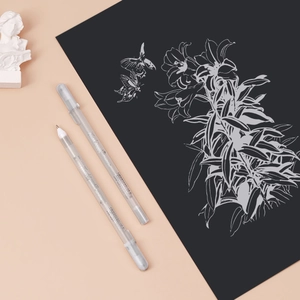 Premium metallic highlight gel pens for artistic drawing, sketching, and creative crafting projects.