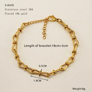 Detail showing 18K gold plated oval links and lobster clasp with size measurements