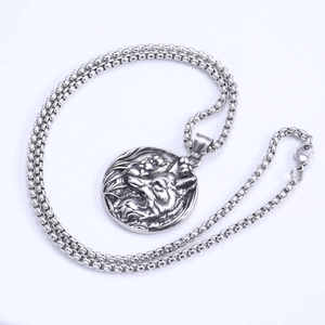 Retro stainless steel wolf head round pendant with silver Venetian box chain necklace