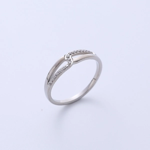 Minimalist silver-colored titanium steel ring with sparkling small diamonds at 45-degree angle