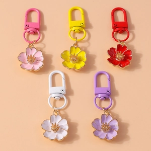 Sweet Flower Keychain Zinc Alloy Enamel Floral Pendant For Handbag Accessories Fashionable Gift For Women Girls