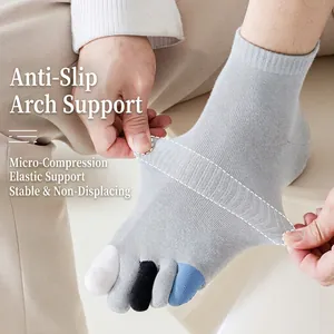 Atmungsaktive Zehensocken für Herren mit Fußgewölbestütze und grauem Tricolor-Design