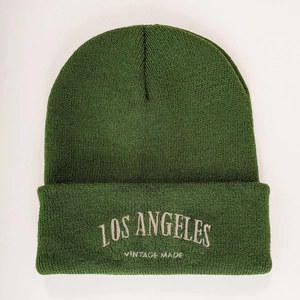 Détail du bonnet en maille vert forêt avec broderie Los Angeles vintage au revers