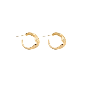Minimalist C-shaped gold metal hoop earrings featuring handcrafted hammered texture finish