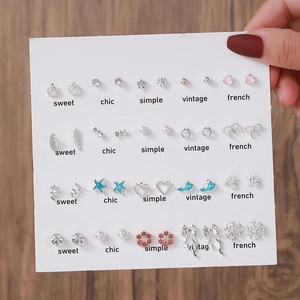 Détails de 20 paires de boucles d'oreilles argentées avec perles et motifs cœurs