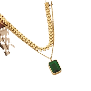 Elegant gold double layer necklace with wheat chain and emerald green square pendant