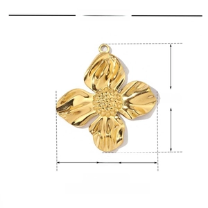 Golden stainless steel clover flower pendant with 32x30mm dimensions for jewelry making