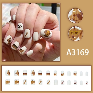 Süßes Creme-Cartoon-Hunde-Nagelset zum Aufdrücken mit 24 Nägeln in verschiedenen Größen