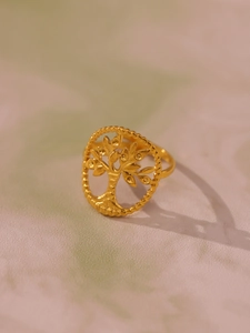Detailed view of the gold Tree of Life hollow ring with an elegant rope textured edge design