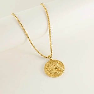 Golden horse head relief round pendant necklace with stainless steel square chain link