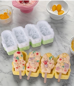 Detail der 4-fach Silikon-Eisform mit strukturierten 3D-Blumenmustern für Eis am Stiel