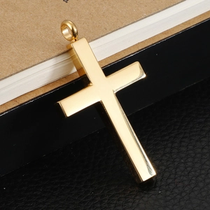 Pendentif croix dorée polie pour hommes en acier inoxydable de style minimaliste