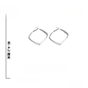 Detail view of silver geometric square earrings with S925 silver needles and size specs