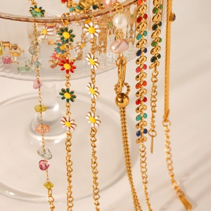 Böhmische Edelstahl-Armbänder in Gold mit bunten Gänseblümchen und Zirkonien