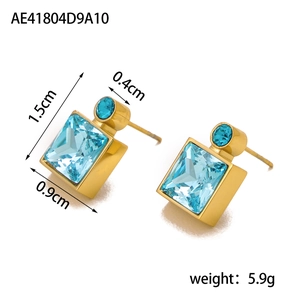 Detailed view of square blue gem earrings with size measurements in centimeters