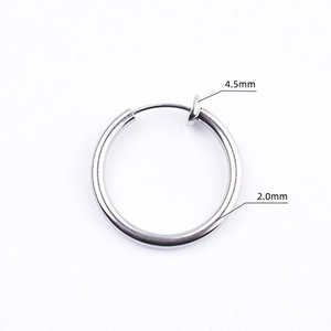 Detailed view of 2mm thick silver stainless steel ear clip with 4.5mm opening dimensions