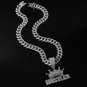 Collier hip hop argenté avec pendentif couronne HUSTLER et strass brillants pour hommes