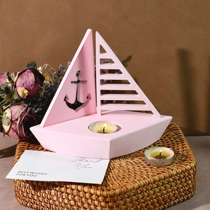 Portacandele rosa a forma di barca a vela con ancore intagliate per decoro fai-da-te