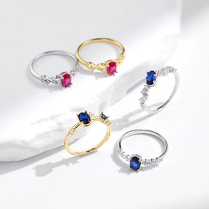 S925 Sterling Silber Retro-Ringe Set mit Rubin und Saphir auf weißen Steinen