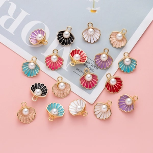 Colorful shell-shaped pearl pendants in gold alloy with drip oil enamel coating