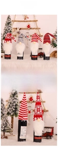 Detail von Weihnachts-Wichtel-Weinflaschenhüllen mit Strickmustern und Kunstpelz-Bart
