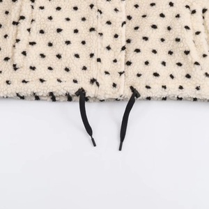 Veste en polaire à pois crème avec cordon de serrage réglable et texture douce