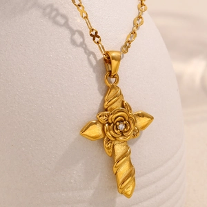 18K Gold Plated Stainless Steel Rose Flower Cross Pendant Necklace Elegant Fashion Rhinestone Jewelry For Women Gift